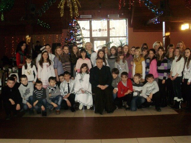 Святий Миколай з любов’ю до дітей